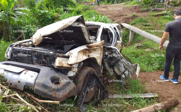 Tres hombres mueren al volcar la camioneta en que viajaban en Santa Cruz de Yojoa