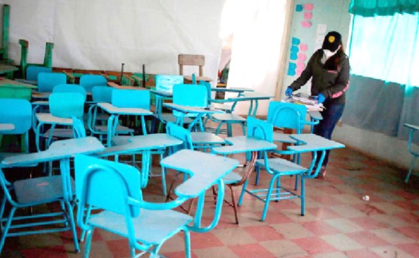 Exhortan a vacunar a maestros para reabrir centros educativos