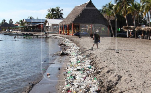 Honduras reclama a Guatemala por contaminación en playas de Omoa