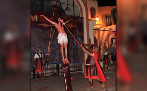 Jóvenes sampedranos llevan una década encarnando la Pasión de Jesús