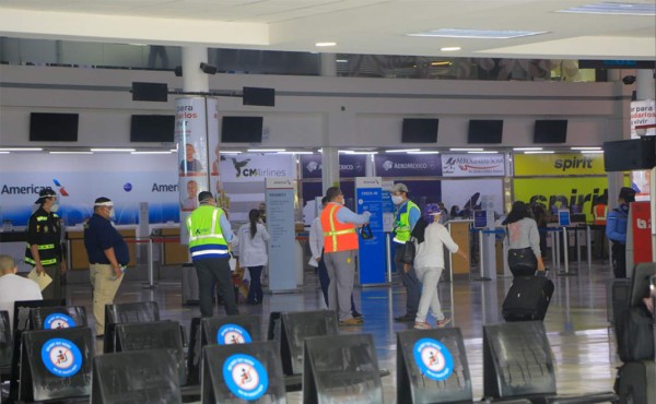 Aeropuertos funcionarán el domingo solo para vuelos nacionales