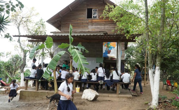 Escuela hondureña de zona rural brilla a nivel mundial por ejemplar modelo educativo