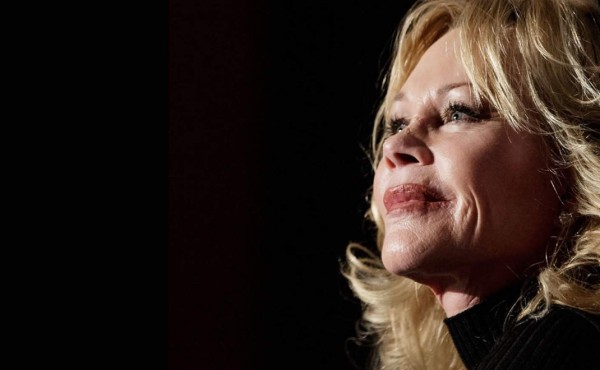 Melanie Griffith luce irreconocible tras operación por cáncer de piel