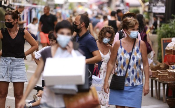 Francia administrará tercera dosis de vacuna anticovid a personas mayores y más vulnerables