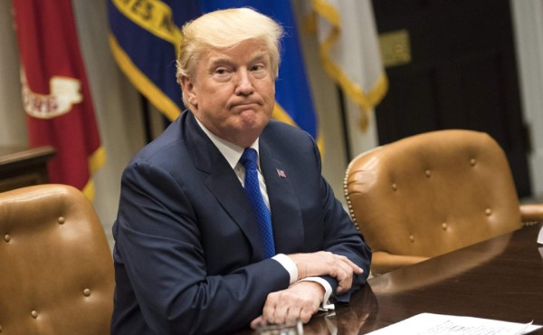 Trump niega las acusaciones de acoso y carga contra los medios y los demócratas