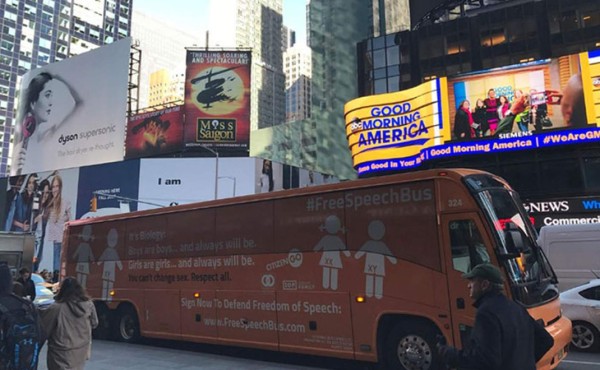 El autobús contra la transexualidad de 'Hazte Oír' llega a Nueva York