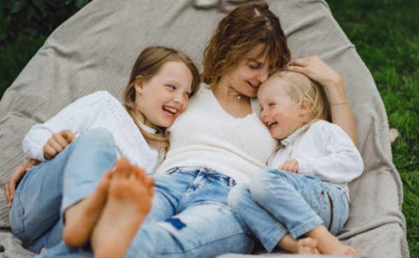 Los peligros de la adicción al móvil en los niños