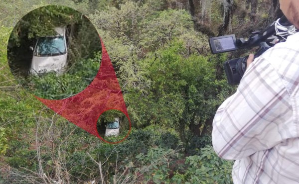 Carro cae a hondonada de 100 metros; sus ocupantes se salvan