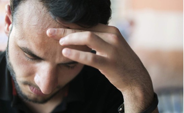 Triste y decaído porque esposa lo abandonó