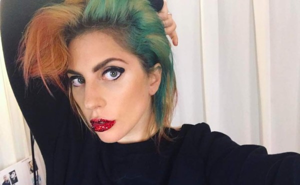 Lady Gaga admite estar 'enamorada' de su nuevo novio  