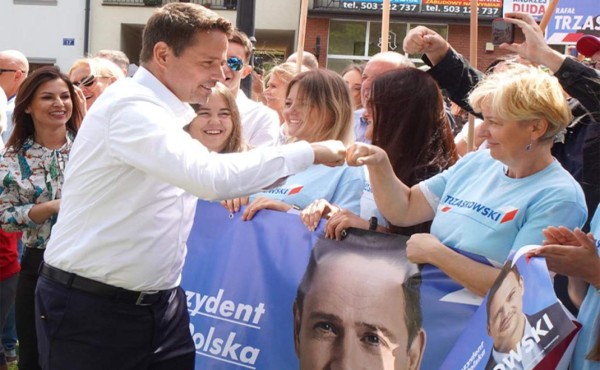 Polonia celebrará la segunda vuelta de presidenciales entre esperanza y miedo