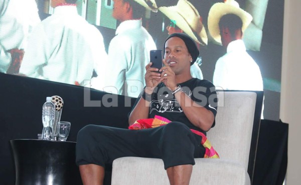 Hondureño paga casi 40,000 lempiras por tacos de Ronaldinho