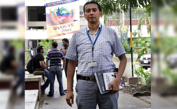 Médico especialista estudia Derecho y tiene el mejor índice en la Unah-vs