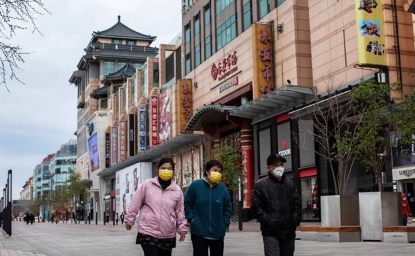 China prohíbe temporalmente la entrada al país de extranjeros por coronavirus