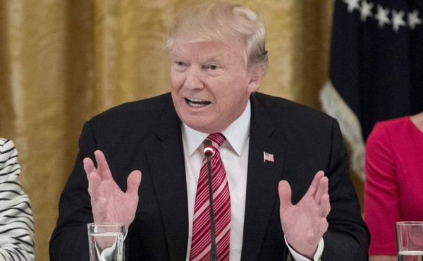 Presidente de CNN lanza advertencia a Donald Trump