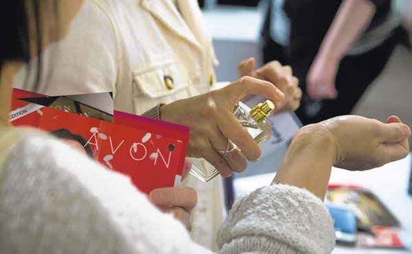 Avon se rinde, vende su negocio en América del Norte y apunta a Brasil