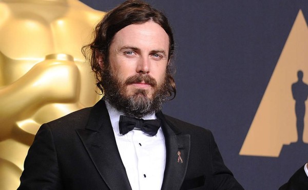Casey Affleck no presentará en los Óscar