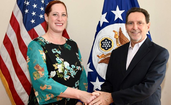 Lawrence J. Gumbiner, nuevo Encargado de Negocios de la Embajada de EEUU