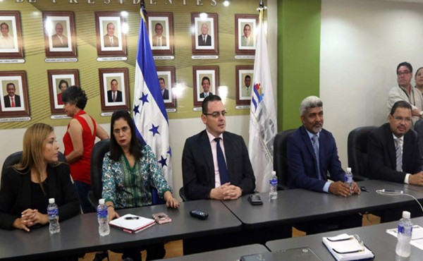 El Consejo Electoral asume su función en medio de expectativas
