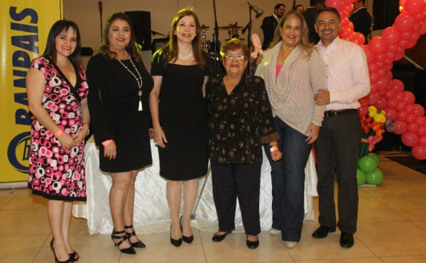 Banco del País festeja 'Fiesta rosa'