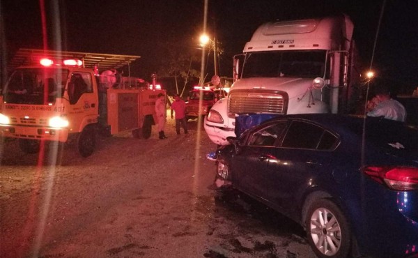 Doctora salvadoreña muere tras esquivar un perro y chocar contra rastra en Esparta