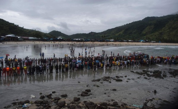 Desde el miércoles, nueve buques de la Armada y tres aviones de la Fuerza Aérea fueron movilizados en la búsqueda del avión militar desaparecido. AFP