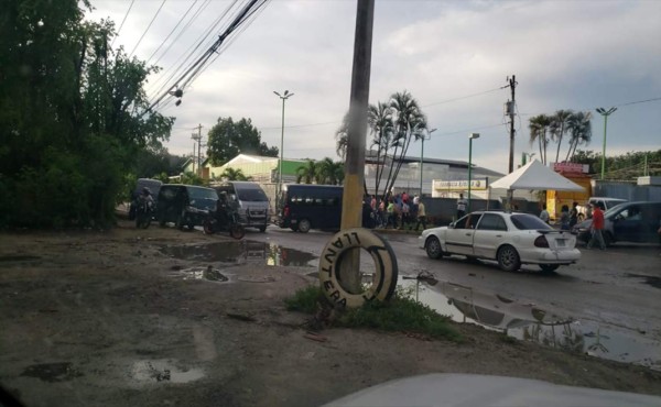 Tomas, desalojos y reunión de emergencia con transportistas este martes