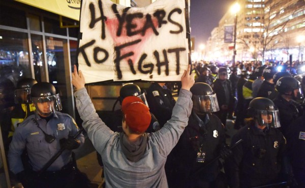 Comienza la ola de protestas contra la investidura de Donald Trump