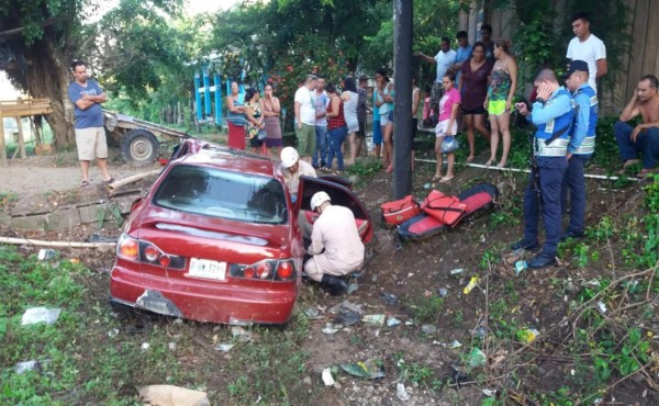 Dos amigos son los que murieron en accidente en Tela esta mañana