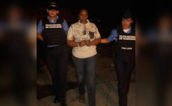 Mujer mata a su hermano por pleito de tierras en Roatán