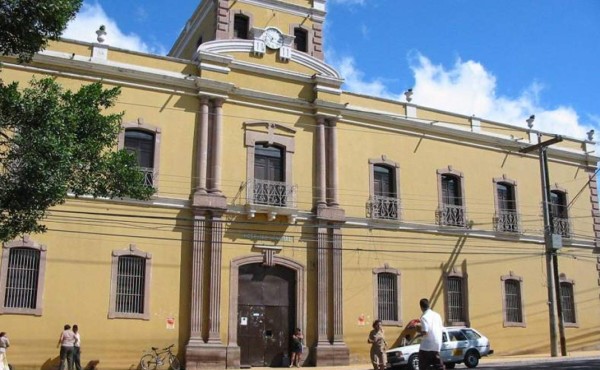 Hospital San Felipe sin alimento para los pacientes