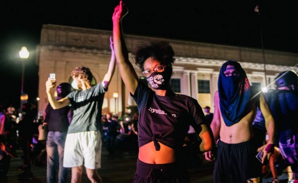 Dos muertos por disparos durante protestas antirracistas en EEUU