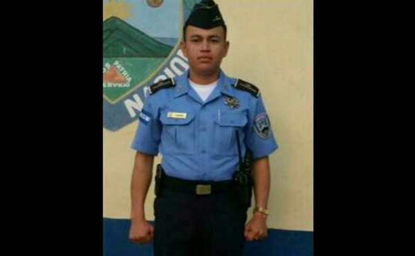 Muere un policía tras chocar patrulla contra camioneta