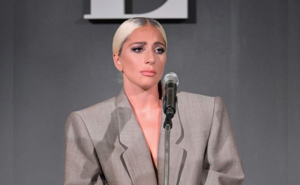 Lady Gaga rompe en llanto al revelar que fue violada a los 19 años