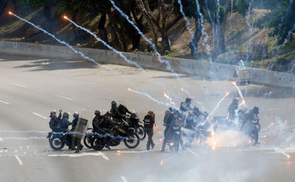 Asesinan a un juez en medio de protestas callejeras en Venezuela