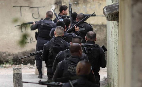 Al menos 13 muertos en un tiroteo en una favela de Río de Janeiro