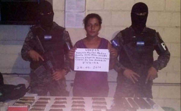 Cae una mujer con metralleta y más de 400 proyectiles en Olancho