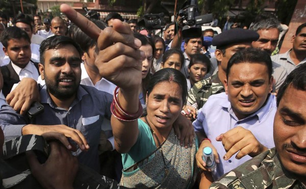 Cuatro hombres son condenados a muerte por violar a jovencita en India