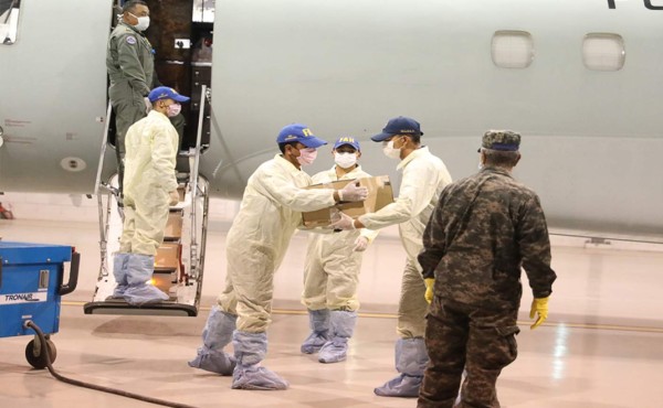 Llegan 34 respiradores donados por médico hondureño para pacientes de COVID-19