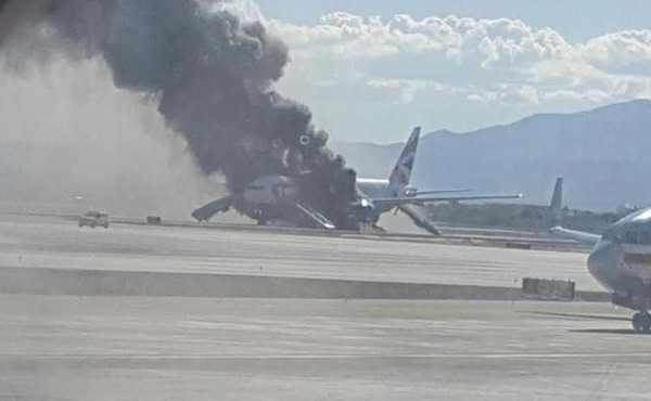 Avión se incendia en aeropuerto de Las Vegas