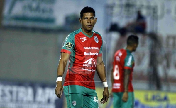 Carlo Costly durante el calentamiento en el estadio Humberto Micheletti. Foto Neptalí Romero