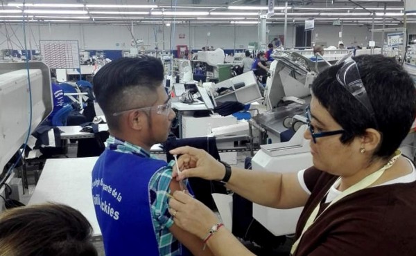 Mañana inician a vacunar contra las paperas a empleados de maquilas