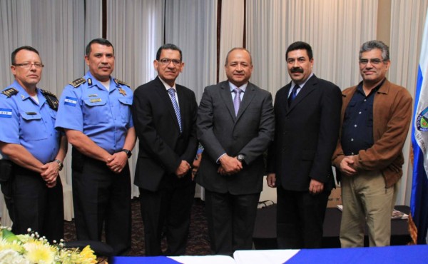 Diplomas por la seguridad nacional