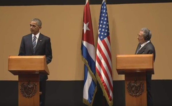 Raúl Castro recibe a Barack Obama en el Palacio de la Revolución