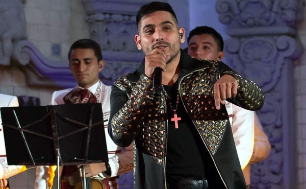 Espinoza Paz cambia la banda por el reguetón