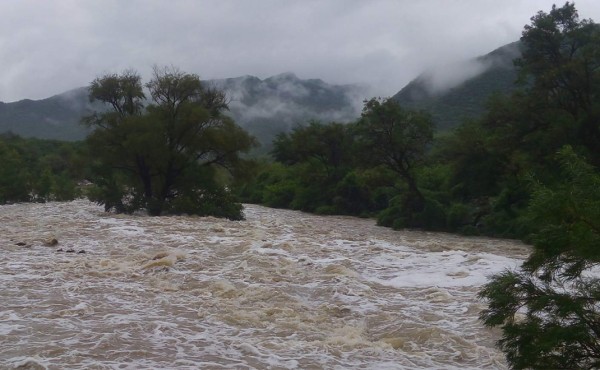 Evacúan Barbuda ante la llegada del huracán José