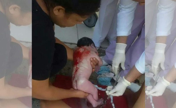 En acera de Hospital Atlántida, mujer dio a luz en La Ceiba