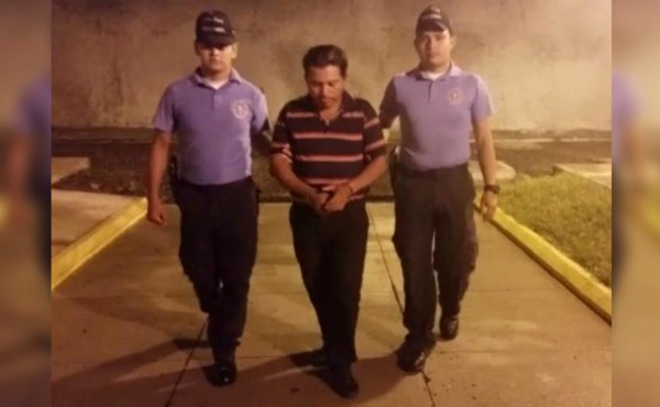 Detienen a hombre acusado de abusar sexualmente a sus hijas