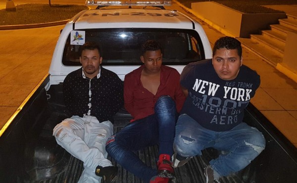 En persecución policial capturan a tres hombres en Comayagua