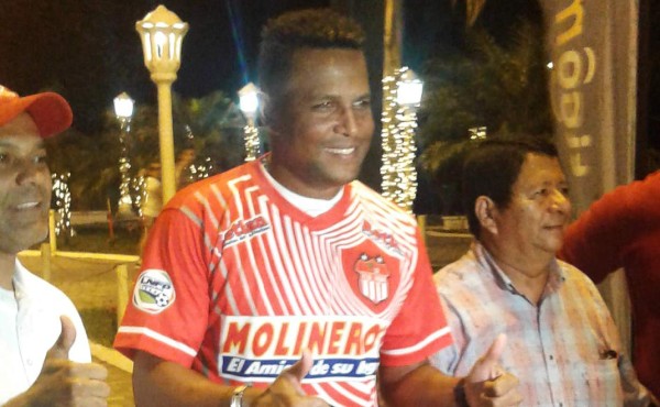 Carlos Pavón es presentado como técnico del Vida